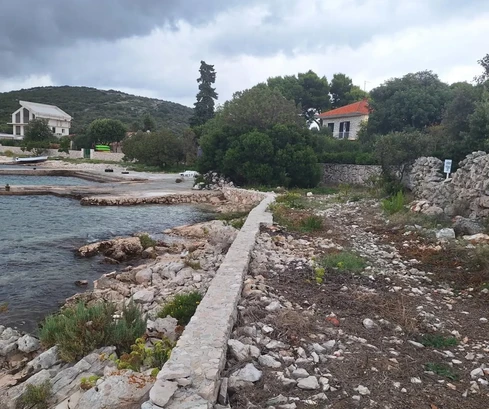 Sevid, zemědělská půda 4887 m2, první řada u moře, 7 parcel.