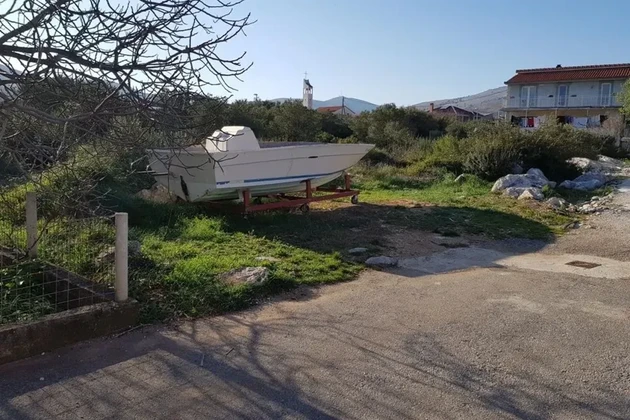 Trogir, Plano, stavební pozemek 751 m2, se stavebním povolením na přízemí 120 m2