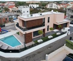 Elegant luxury villa with pool, garden, and premium equipment – Vodice