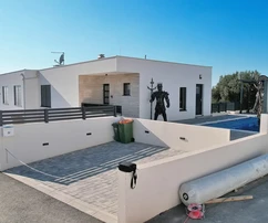 Vodice - Casa bifamiliare arredata con piscina e vista mare