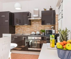 Freistehendes Einfamilienhaus mit zusätzlichem Nebengebäude in Medulin zu verkaufen in Kroatien