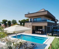 Istria, Pula: Moderná zariadená vila blízko mesta