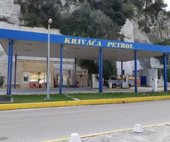 Maison en bord de mer avec appartements à vendre au premier rang de la mer à Selca en Croatie