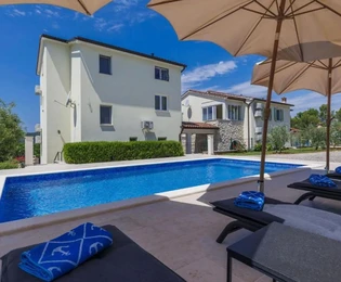 Istrien, Trget, Haus mit Pool und Meerblick