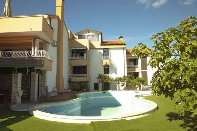 Edificio de apartamentos con piscina, Istria, Medulin