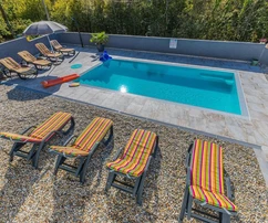 Samostatně stojící dům s bazénem na prodej v obci Vinodol v Chorvatsku