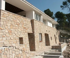 Luxusní kamenná vila s bazénem na prodej na ostrově Brač v Chorvatsku