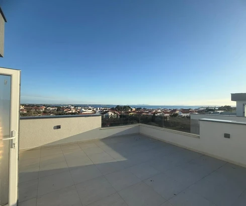 Vir, appartamento con tre camere, terrazza sul tetto e vista mare