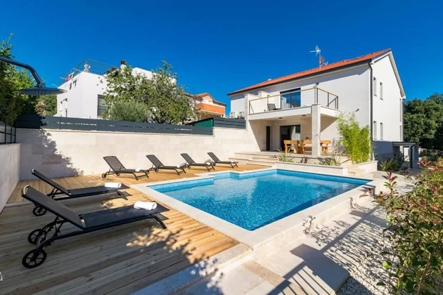 Vila s bazénem na prodej v Ližnjanu v Chorvatsku