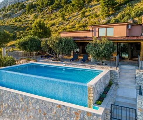 Casa in vendita a Omiš Stanići con vista mare in Croazia