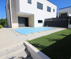 Villa avec piscine, proche de la plage principale Jadro