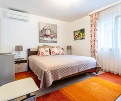 Villa en venta con vistas panorámicas en Okrug, Croacia