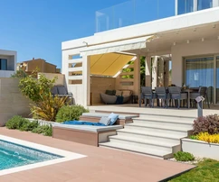 Vila v Primoštenu s bazénem a zahradou na prodej v Chorvatsku