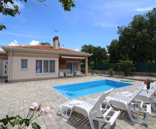 Istrie, Poreč, Bungalow de luxe avec piscine et grande cour