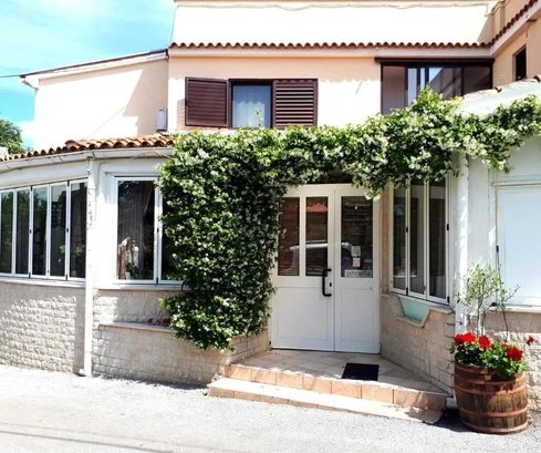 Maison avec quatre unités résidentielles près de la mer, Istrie, Medulin