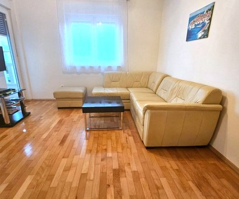 Charmant appartement de deux chambres sur l'île de Ciovo à vendre