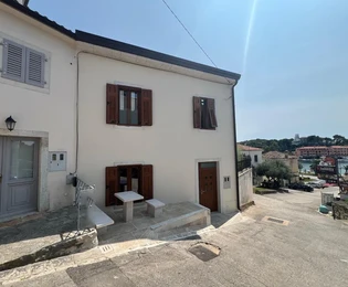 Istria, Vrsar, casa ristrutturata con vista mare aperta vicino al porto turistico in vendita