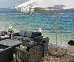 Exkluzív mediterrán villa közvetlen tengerparti elhelyezkedéssel