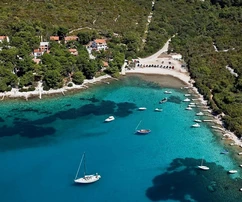 Mali Lošinj, samostatně stojící dům s bytem a třemi menšími apartmány