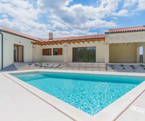 Modern single-story home with a pool for sale in Tinjan in Croatia