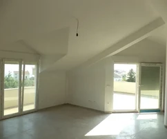 K. Gomilica, komfortable 3-Zimmer-Wohnung 230 m2, mit großer Terrasse