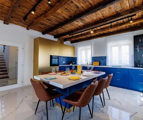 Maison moderne en pierre disponible à Svetvinčenat en Croatie