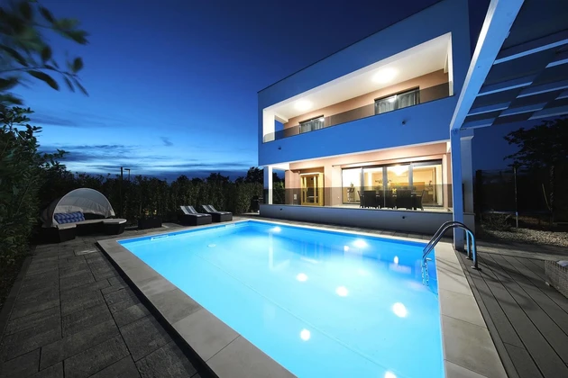 Luxuriöser Villenkomplex mit Pools in Nin zum Verkauf in Kroatien