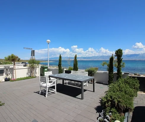 Prima fila sul mare, con vista sul mare e Velebit