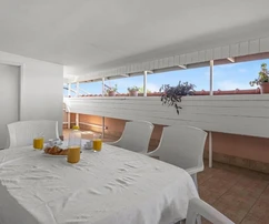 Casa de siete apartamentos con piscina en venta en Skradin, Croacia