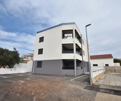 Vodice - Apartamento de tres habitaciones S2 en la primera planta, excelente ubicación