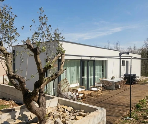 Istria, Labin: Modern single-storey house with garden