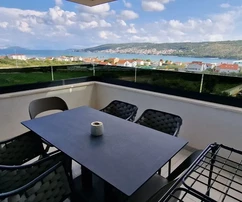 Trogir, ático de 70 m2 + 74 m2 de terraza en la azotea, vistas al mar,