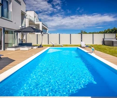 NA PRODEJ, MODERNÍ VILA, BLÍZKO POREČE, KLIDNÁ LOKALITA