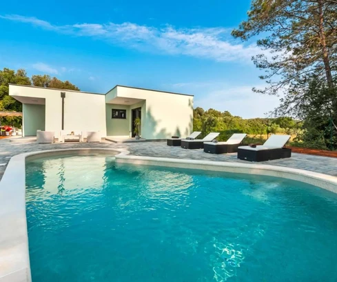 Moderne eingeschossige Villa mit Pool in Rovinj zu verkaufen in Kroatien