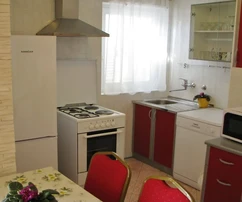 DETACHED HOUSE WITH TWO RESIDENTIAL UNITS AND POOL, IN QUIET LOCATION!