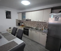 Apartmán na prvom poschodí s prislúchajúcim dvorom
