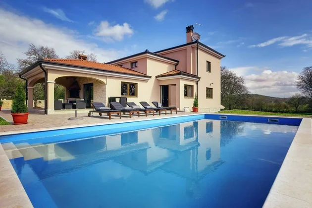 Istrie, Rovinj: Moderní vila s velkou zahradou
