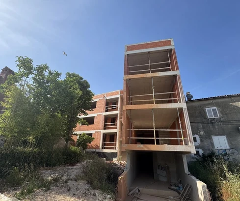 Amplio apartamento de tres dormitorios en venta en Rovinj, Croacia