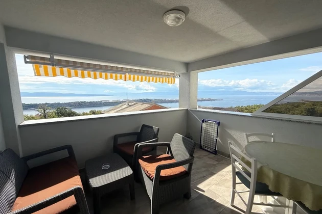 APARTMÁN V KLIDNÉ LOKALITĚ, 1000 M OD MOŘE!