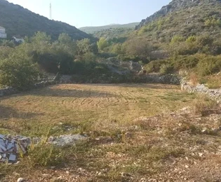 Seget Vranjica, stavební pozemek 1200 m2, 350 m od moře