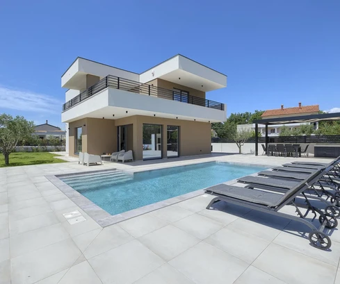 Istria, Vodnjan: casa moderna de lujo con piscina en una zona tranquila