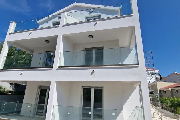 Čiovo, Okrug G., small 2-bedroom apartment 54m2, 1st floor, large terrace, new construction