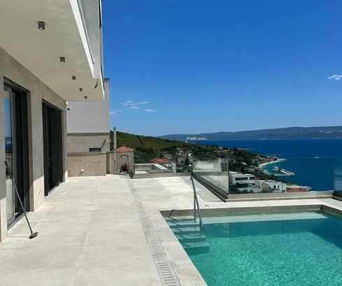 Moderne Villa mit Panoramablick aufs Meer steht zum Verkauf in Kroatien