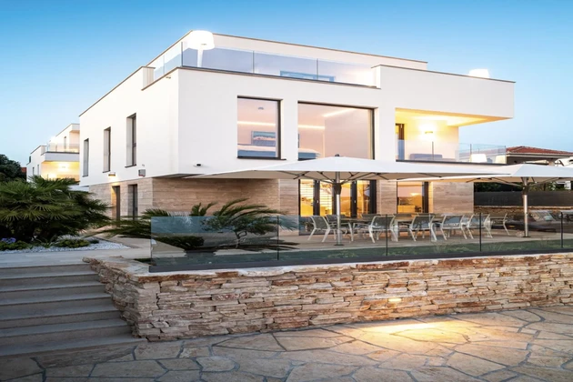 Zadar, Complejo exclusivo de dos villas en la playa con vistas panorámicas al mar