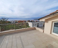 Atractivo apartamento con vistas al mar, a 1500 m de la playa.