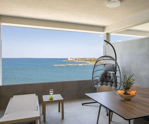 Pag, Povljana, 1. Reihe zum Meer, möbliertes Studio, 45,93 m²