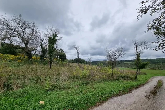 Pazin, Istria: Pozemok s projektom pri centre