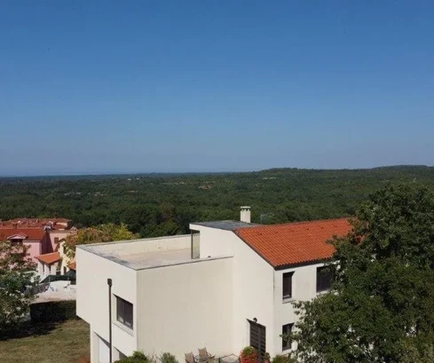 VILLA MODERNE AVEC DEUX APPARTEMENTS, VUE PANORAMIQUE SUR LA MER, POREČ, OPPORTUNITÉ D'INVESTISSEMENT