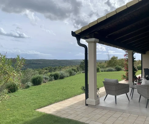 Luxusvilla mit Panoramablick in Grožnjan zu verkaufen in Kroatien