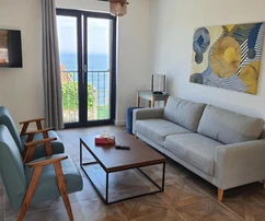 Lovran, splendida casa con tre appartamenti a 50 m dal mare